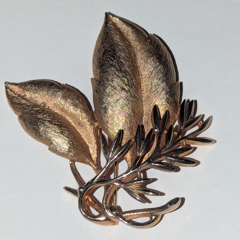 Sarah Coventry Vintage Elegant Gold Leaf Brooch